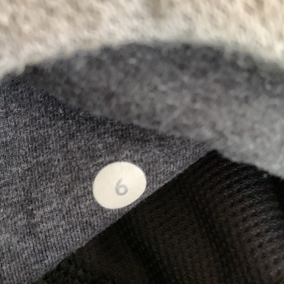 Lululemon Scuba Full Zip Hoodie (6) in excellent condition. Gray/Taupe - Picture 4 of 7